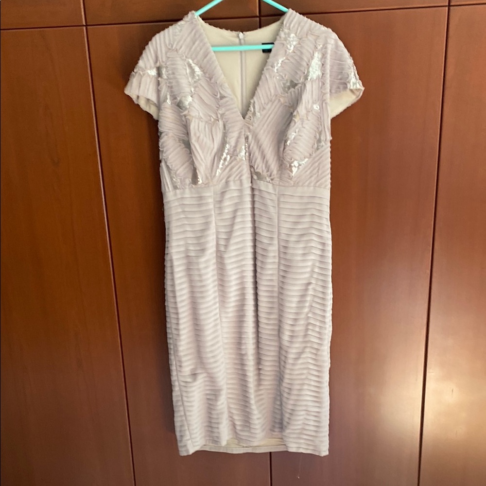 Tadashi Shoji Gray Sheath Dress V-neck Short Sleeve